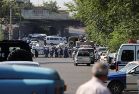 Seven policemen taken hostage by armed group in Yerevan 